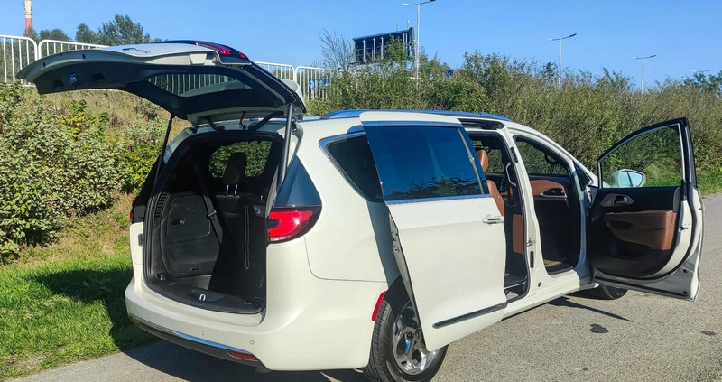 Chrysler Pacifica cena 190000 przebieg: 31000, rok produkcji 2021 z Rzeszów małe 56
